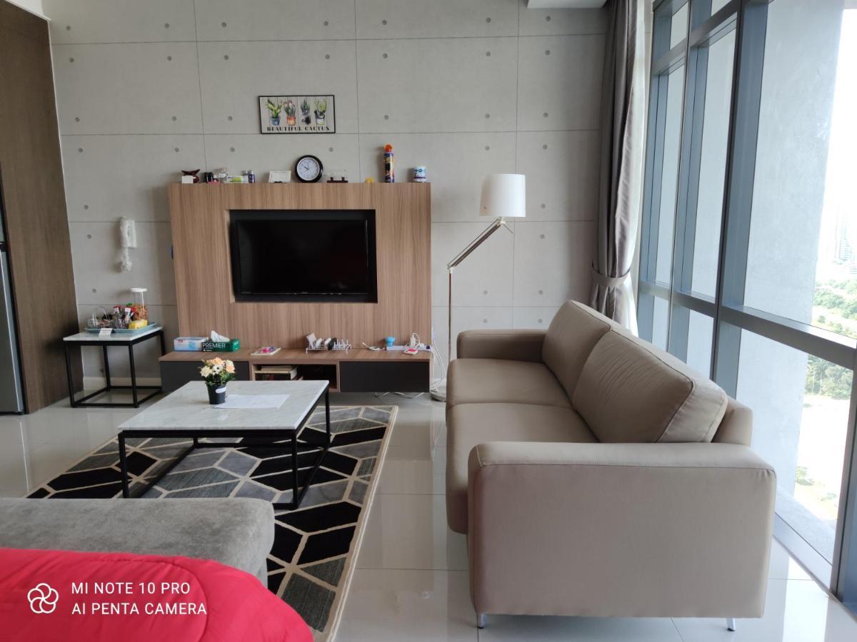 Kumkum Homestay Studio Nusajaya  Kültér fotó