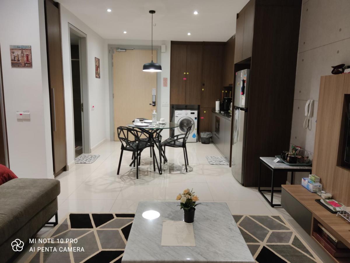 Kumkum Homestay Studio Nusajaya  Kültér fotó